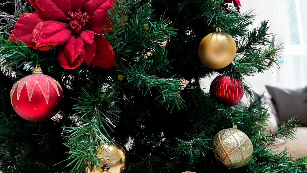 decoracion-navidad-arbol-fuego-dorado-fondo-initial-es