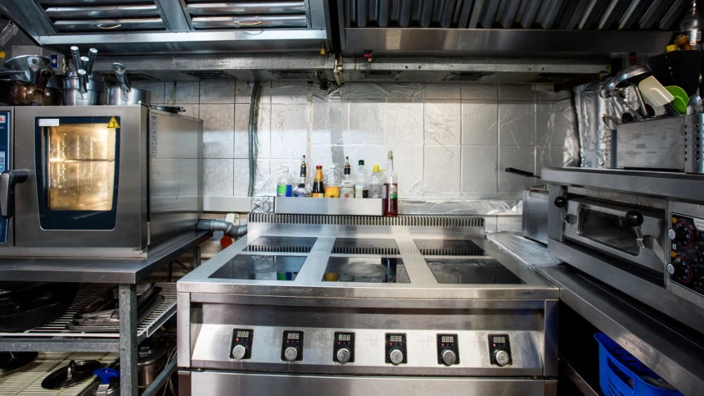 image-kitchen-cleaning-getty-images-1281105030.webp