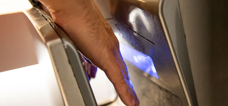 jet blade hand dryer