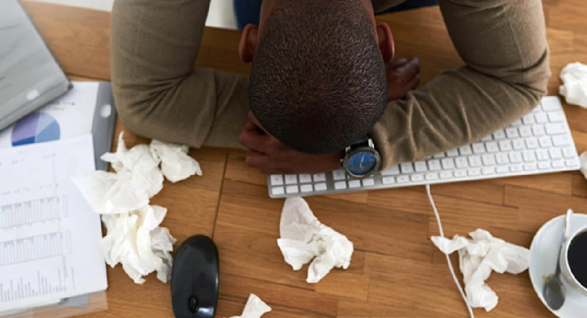 mouchoirs sales sur bureau