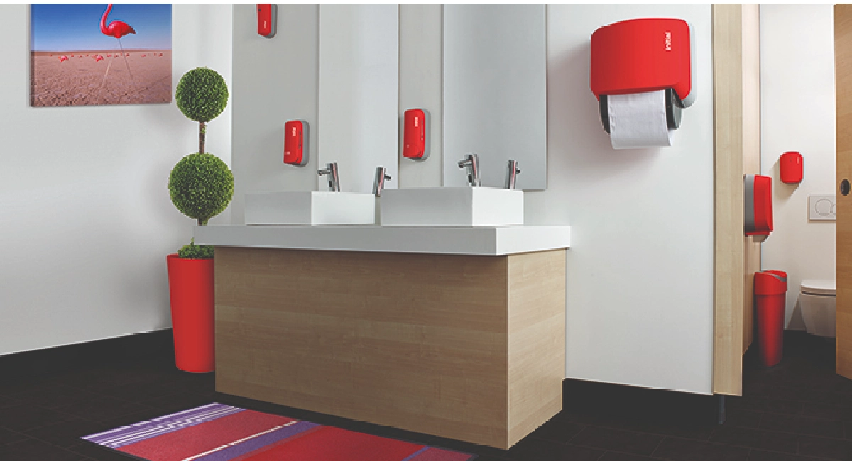 sanitaires équipés d'appareils d'hygiène coloris rouge