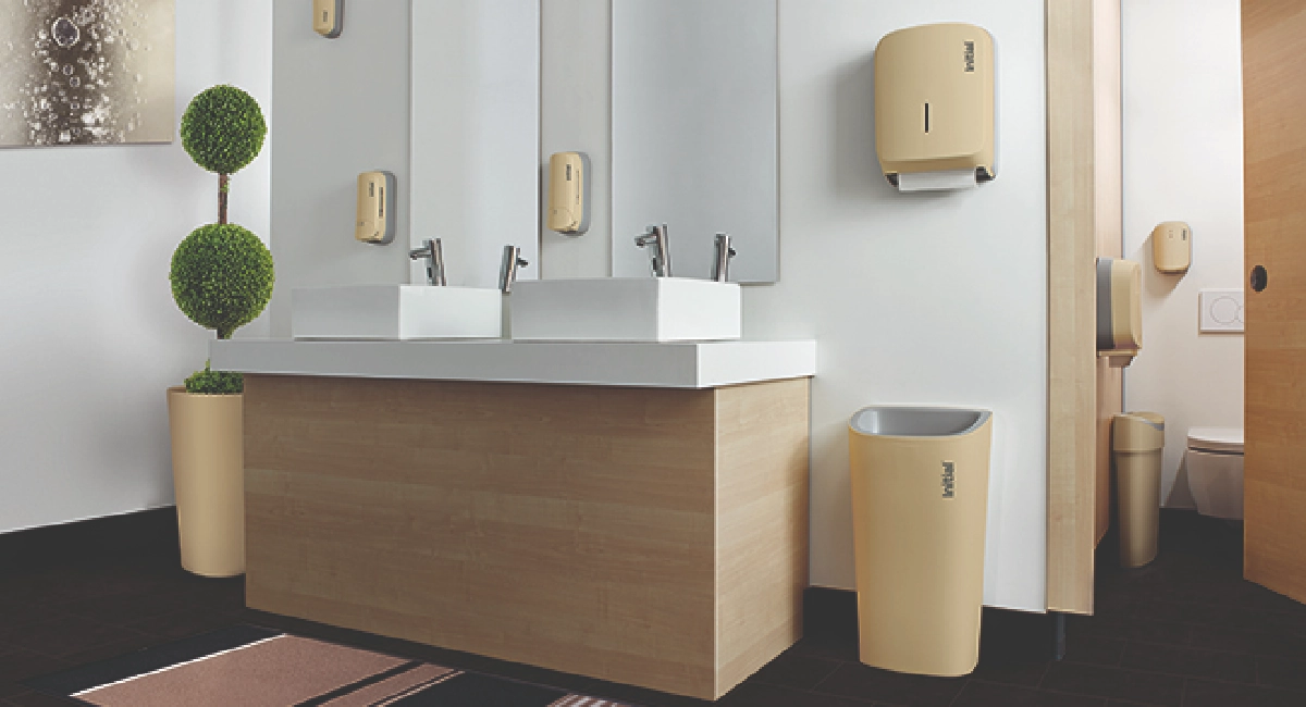 sanitaires équipés d'appareils d'hygiène coloris champagne