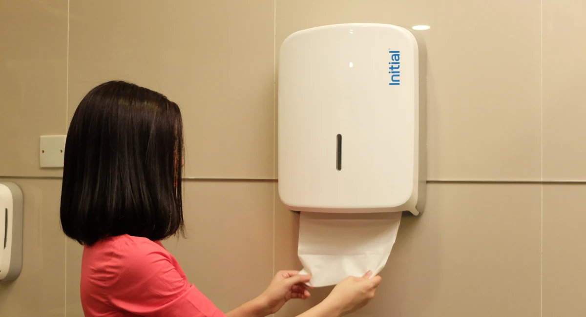 Paper towel dispenser